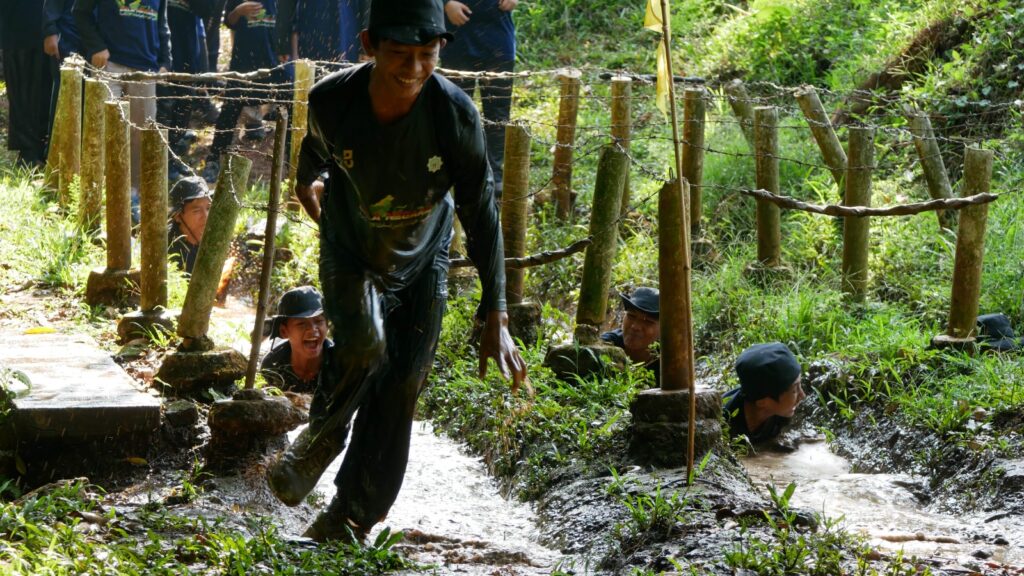 petualangan-dan-pembelajaran-yang-menguatkan-solidaritas-santri-smpit-al-binaa