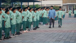 al-‘alaq-&-al-isra:-panduan-hidup-santri-dalam-menuntut-ilmu-dan-berdakwah