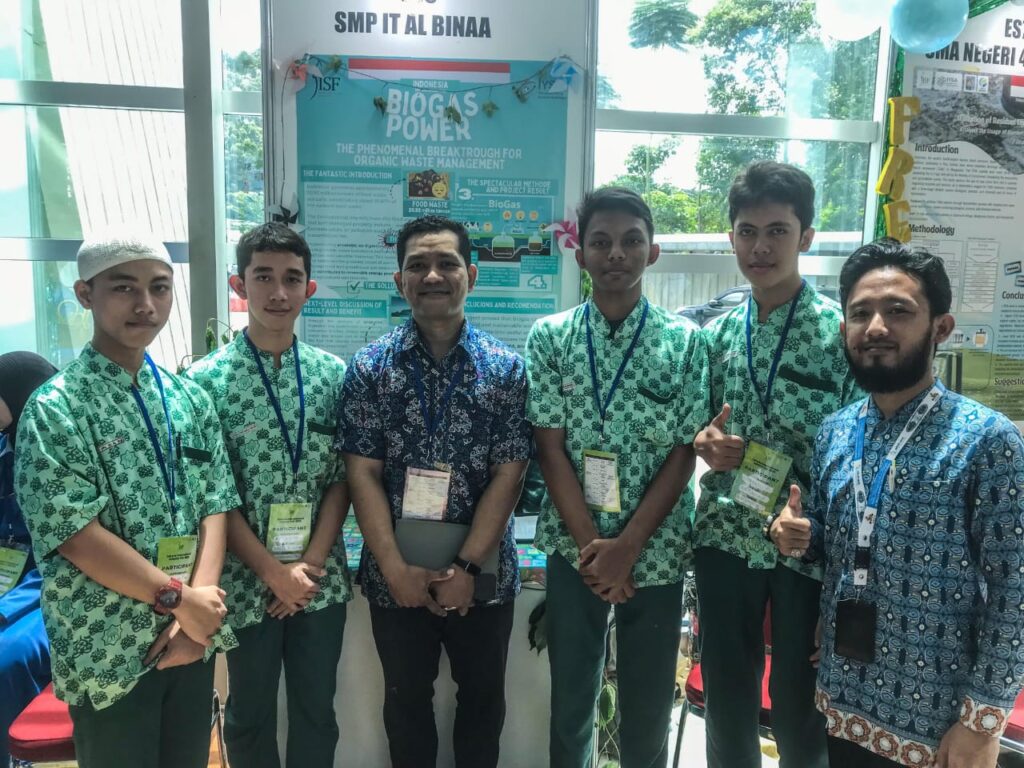 smpit-al-binaa-raih-3-medali-bergengsi-di-ajang-internasional-iysa-2025